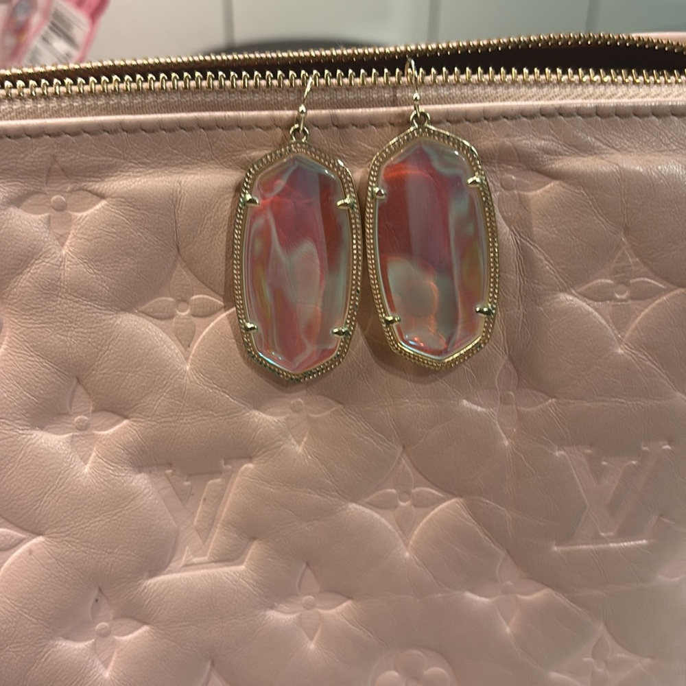 Kendra Scott Danielle earrings iridescent with gold trim - Picture 3 of 12